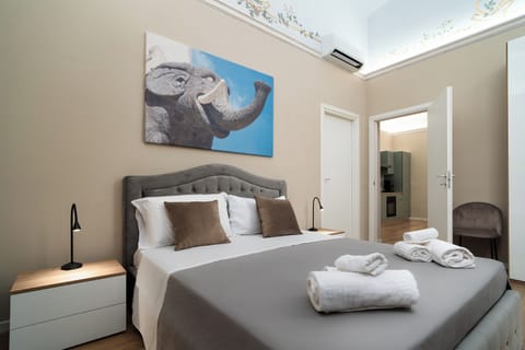 Deluxe Suite, City View | 1 bedroom, blackout drapes, soundproofing, free WiFi