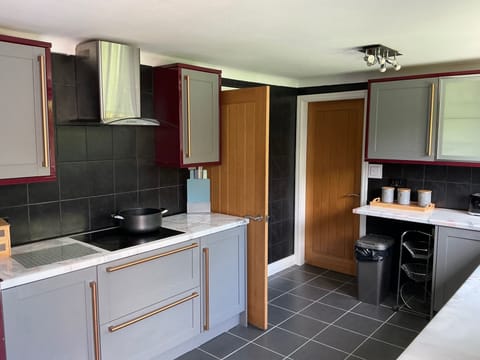 House | Private kitchen | Fridge, microwave, oven, stovetop