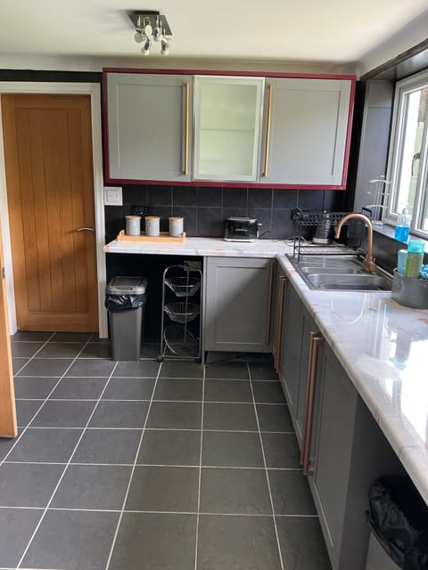 House | Private kitchen | Fridge, microwave, oven, stovetop