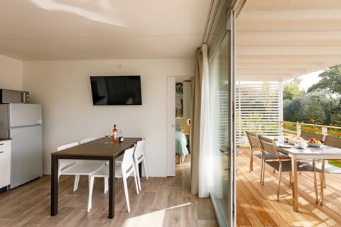 Premium Mobile Home, Patio | Down comforters, in-room safe, free WiFi, bed sheets