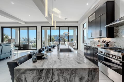 House, Multiple Beds (Black Pearl) | Private kitchen | Oven, toaster