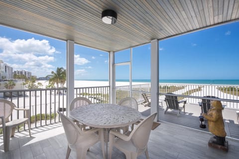 House, 1 King Bed with Sofa bed (Lone Palm Retreat) | Outdoor dining