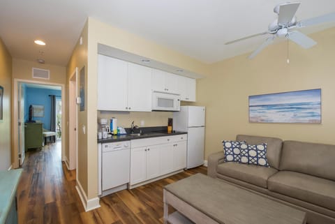 Condo, 1 Queen Bed with Sofa bed (Harbour House 215) | Private kitchen | Toaster