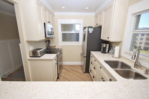Condo, Multiple Beds (Sea Coast Gardens III 406) | Private kitchen | Oven, coffee/tea maker, toaster, blender