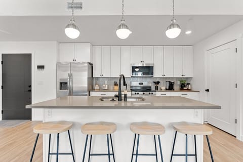 Private kitchen | Fridge, oven, coffee/tea maker, toaster