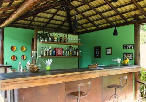 2 bars/lounges