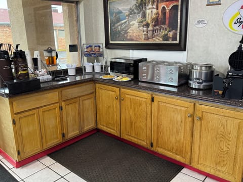 Free daily continental breakfast