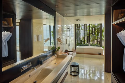 Suite (Beach) | Bathroom | Shower, designer toiletries, hair dryer, bathrobes