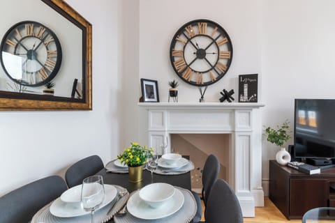 Apartment | Dining