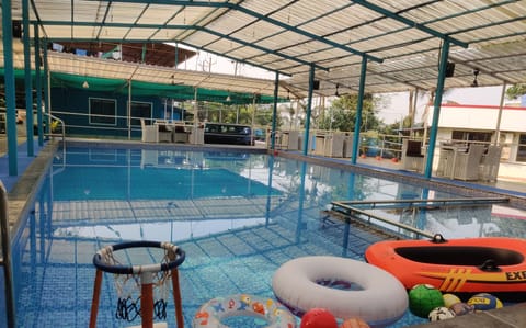 2 outdoor pools, sun loungers