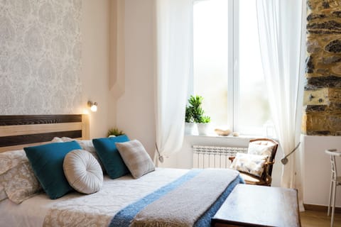 In-room safe, desk, laptop workspace, soundproofing