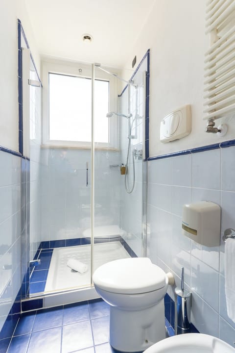 Superior Quadruple Room | Bathroom | Hair dryer, bathrobes, slippers, towels