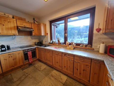 House | Private kitchen | Cookware/dishes/utensils