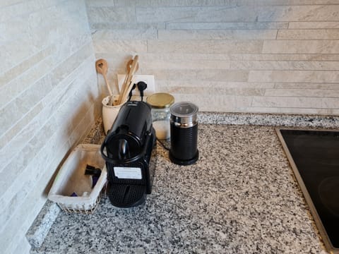 House | Private kitchen | Cookware/dishes/utensils