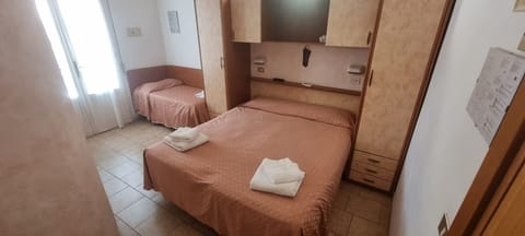 Comfort Triple Room, Balcony | In-room safe, free WiFi, bed sheets