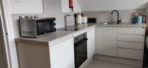 Superior Studio, City View | Private kitchen | Electric kettle, highchair