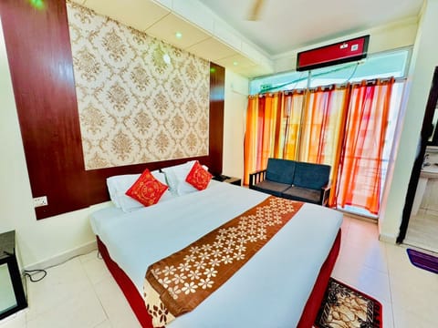 Deluxe Double Room, Balcony, City View | Desk, free WiFi