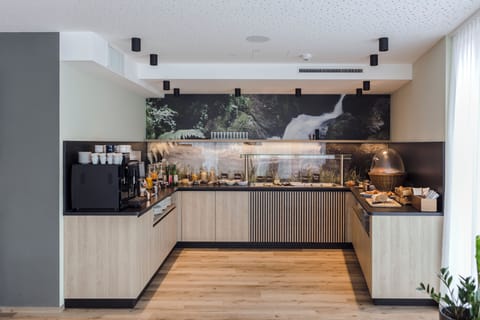 Free daily buffet breakfast