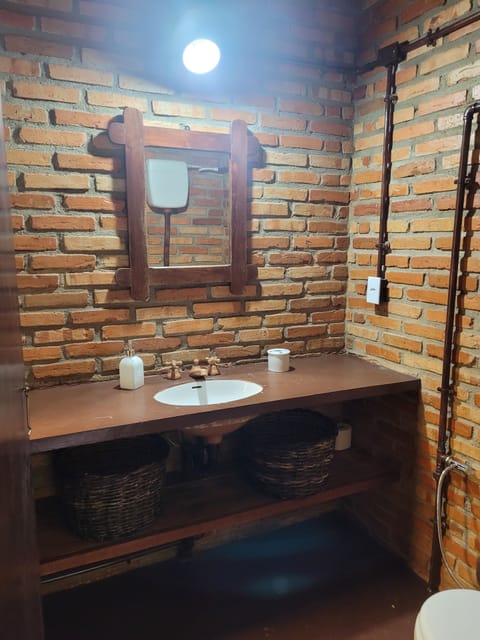 Basic Suite, Garden View | Bathroom | Free toiletries, towels, soap, shampoo