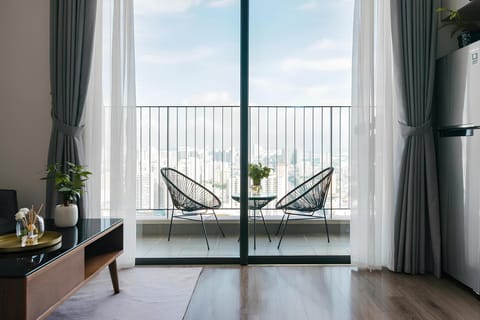 Basic Apartment, Balcony, City View | Living room
