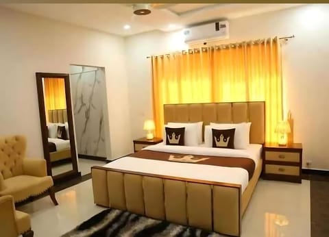 Family Room | Premium bedding, free WiFi, bed sheets