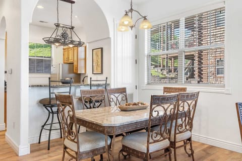 Condo, Multiple Beds, Balcony, Mountain View (Always 80 and Sunny) | Dining