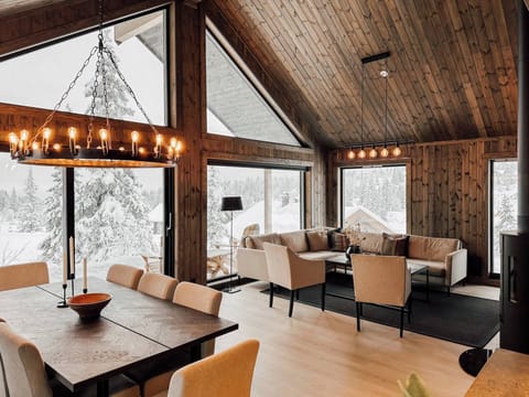 Cabin, 5 Bedrooms, Accessible, Patio | Dining room