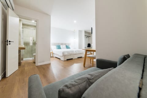 Family Room | Soundproofing, free WiFi, bed sheets