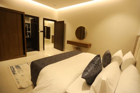 Deluxe Studio, City View | Iron/ironing board, free WiFi