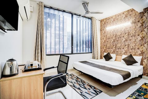 Desk, laptop workspace, free WiFi