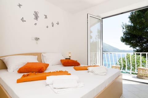 Standard Twin Room, Balcony, Sea View | Free WiFi, bed sheets