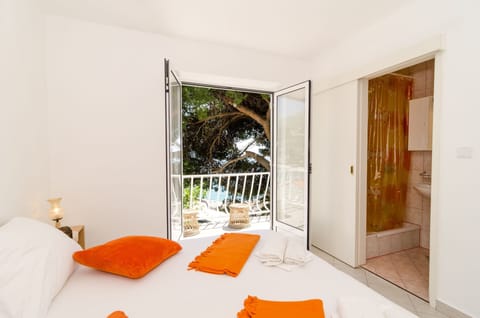 Standard Twin Room, Balcony, Sea View | Free WiFi, bed sheets