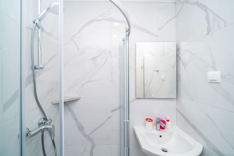 Double Room, Terrace, Sea View | Bathroom | Shower, hair dryer, towels