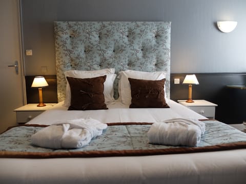 Premium bedding, blackout drapes, free WiFi, bed sheets