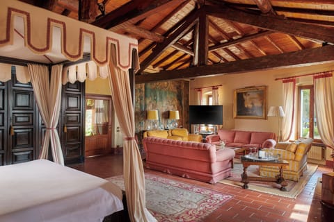 Grand Suite, Lake View | In-room safe, free WiFi