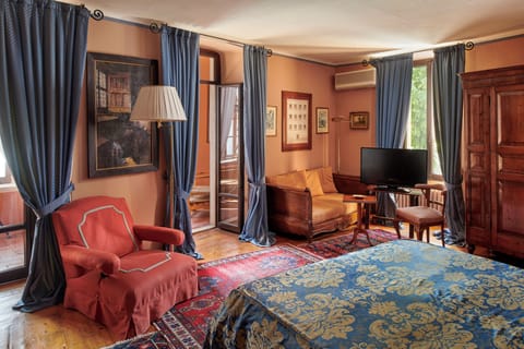 Junior Suite, Balcony, Lake View | In-room safe, free WiFi