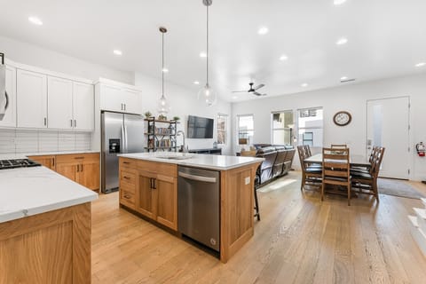 Townhome, 4 Bedrooms | Private kitchen | Fridge, oven, stovetop, coffee/tea maker