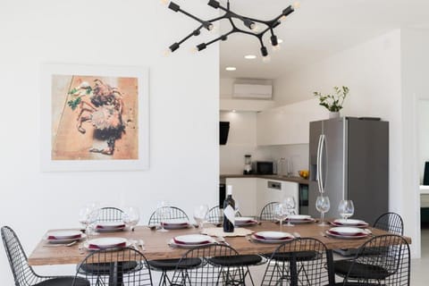 Villa (Four Bedroom Villa with Pool (Villa 2) | Dining room