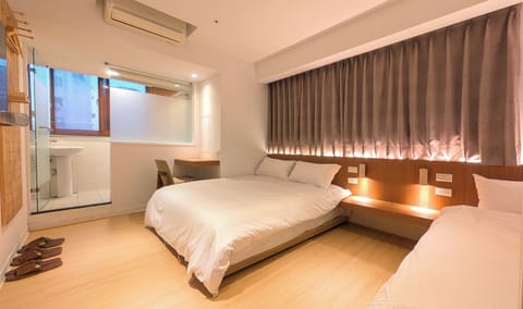 Comfort Triple Room | Premium bedding, free WiFi, bed sheets
