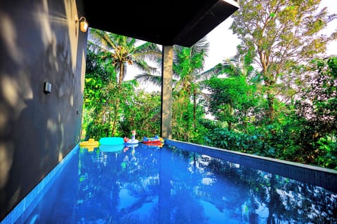 15 outdoor pools