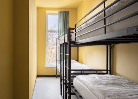 Bed in Mixed Dorm with own bathroom | Free WiFi, bed sheets