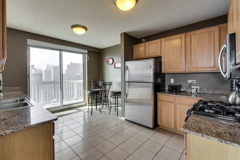 Penthouse 3 | 1 bedroom, premium bedding, desk, iron/ironing board