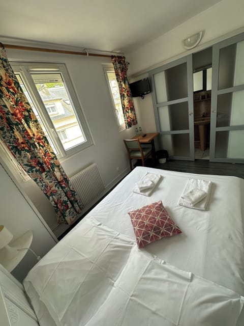 Classic Double Room, City View | Free WiFi, bed sheets