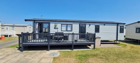 Cabin | Exterior