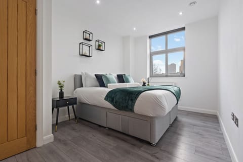 Luxury Apartment, 2 Bedrooms, Kitchen | Blackout drapes, soundproofing, iron/ironing board, free WiFi