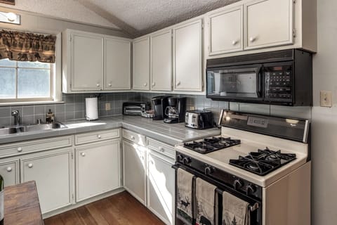 House, Multiple Beds, Hot Tub (Unit 188) | Private kitchen | Coffee/tea maker