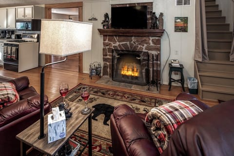 House, Multiple Beds, Hot Tub (Unit 188) | Living area