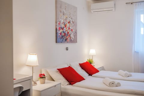 Family Studio, Microwave (Red Vibe Studio Central 1)