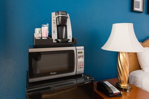 Standard Room, 1 Queen Bed | Premium bedding, down comforters, blackout drapes, iron/ironing board