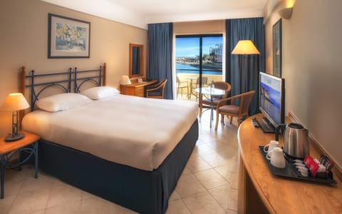 Superior Room, 1 Queen Bed, Sea View | Hypo-allergenic bedding, in-room safe, desk, blackout drapes